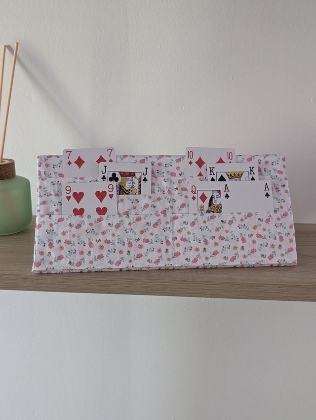 Porte-cartes de jeu modèle blanc fleuri