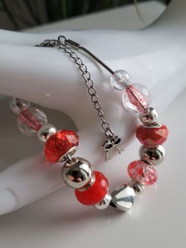 Bracelet: Red lampwork bead design