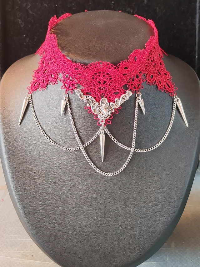 Ras du cou rouge sang 