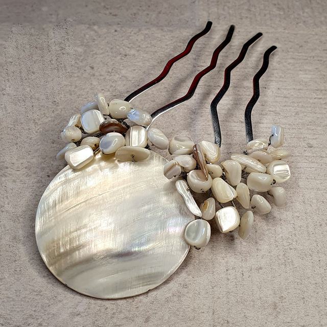 Tocado peineta en nácar natural con pendientes a juego novia Vera