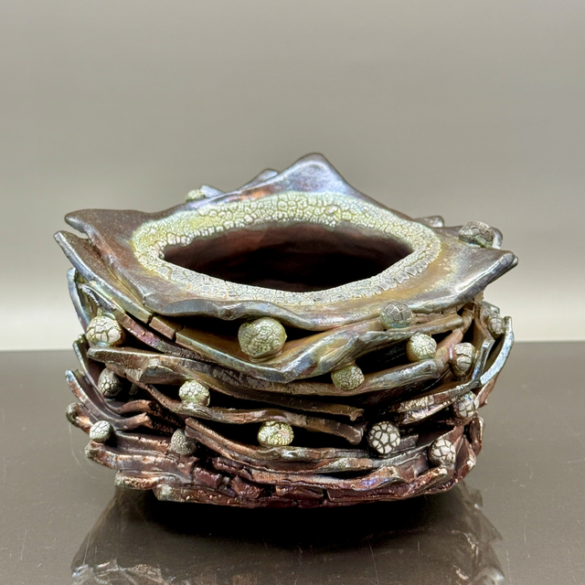 Copper and pearls crackpot