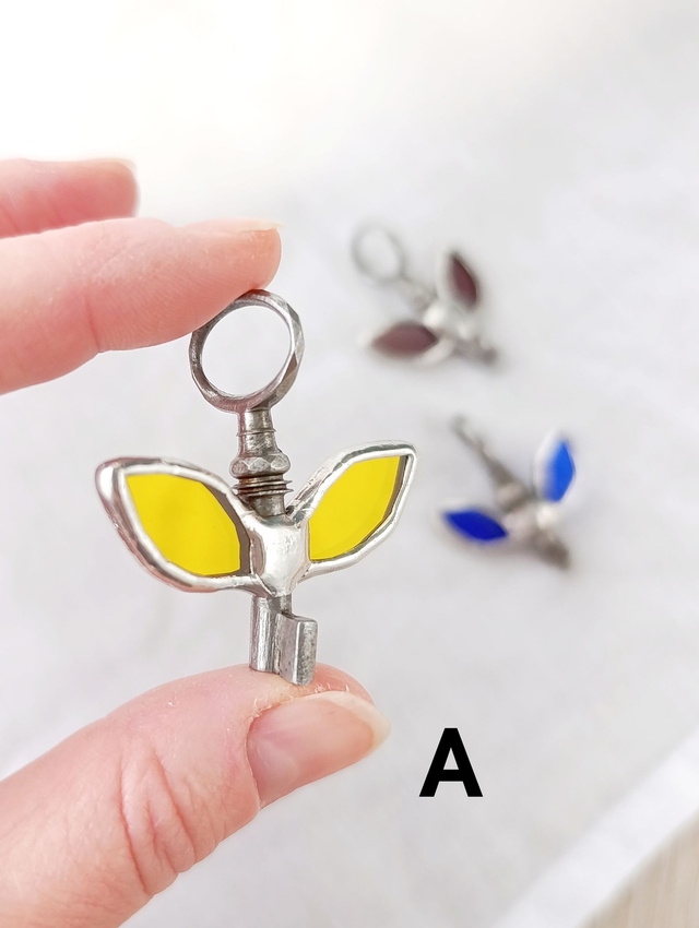 🗝️ Mini clé féerique "Reyne" en vitrail