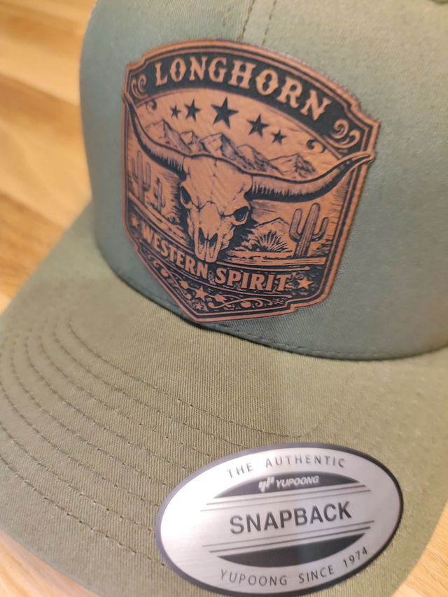 Casquette trucker kaki/crème avec patch cuir Longhorn