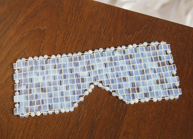 Edelsteinmaske weißer Opal - Handanfertigung nach Bestellung