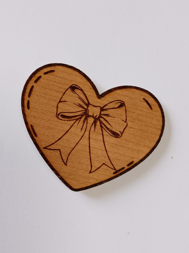 🧲 Magnet en bois gravé – motif coeur - 4 cm 