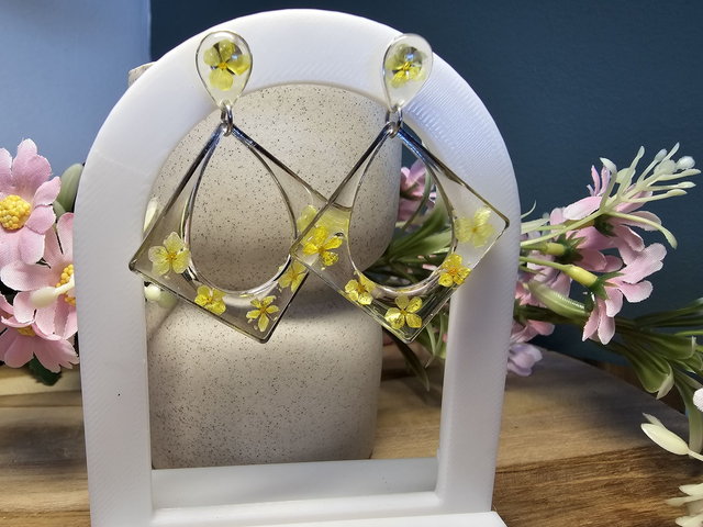 🌿boucles d&#039;oreilles  Larmes de Nature -&quot;Éclosion Intemporelle&quot;– La délicatesse d’une fleur éternelle 🌿 