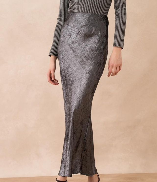 63-9. Jupe longue soyeuse