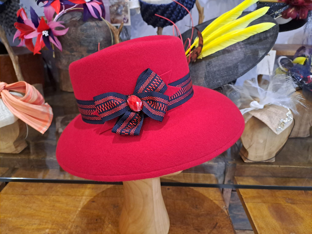  Capeline clochante feutre de laine mérinos rouge