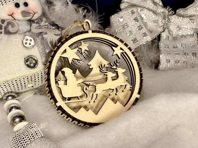 Boules de Noël en bois blanc multicouche – Scènes hivernales (10 modèles au choix)