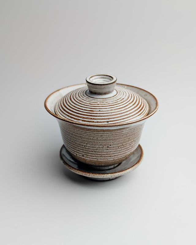Gaiwan ze spodkiem "paseczki'