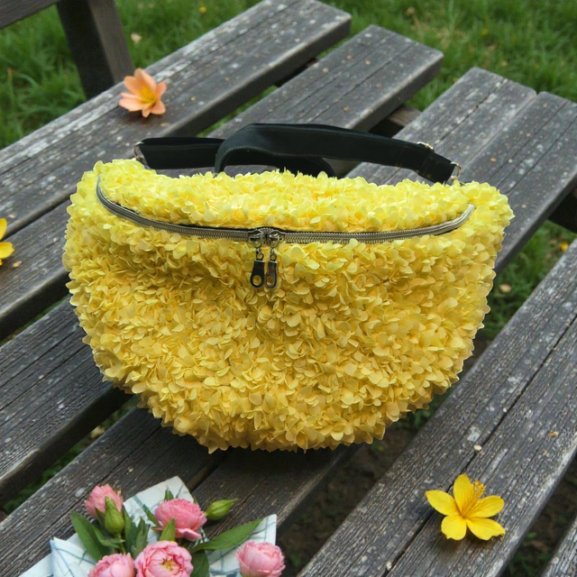 Sac banane mille fleurs , matelassé, bandoulière Alaska noire