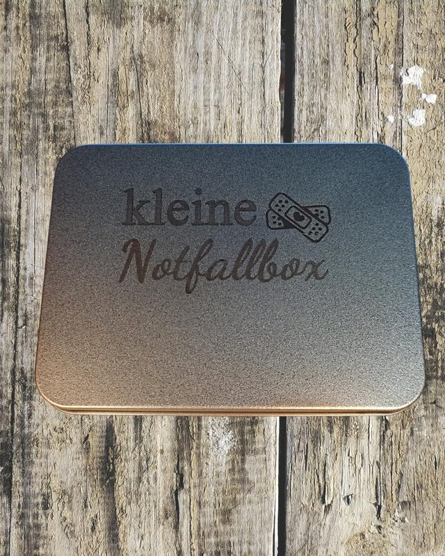 Kleine Pflaster-Notfallbox aus Metall mit personalisierter Gravur