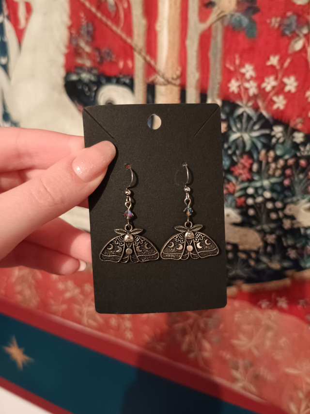 Boucles d'oreilles papillon de nuit argenté