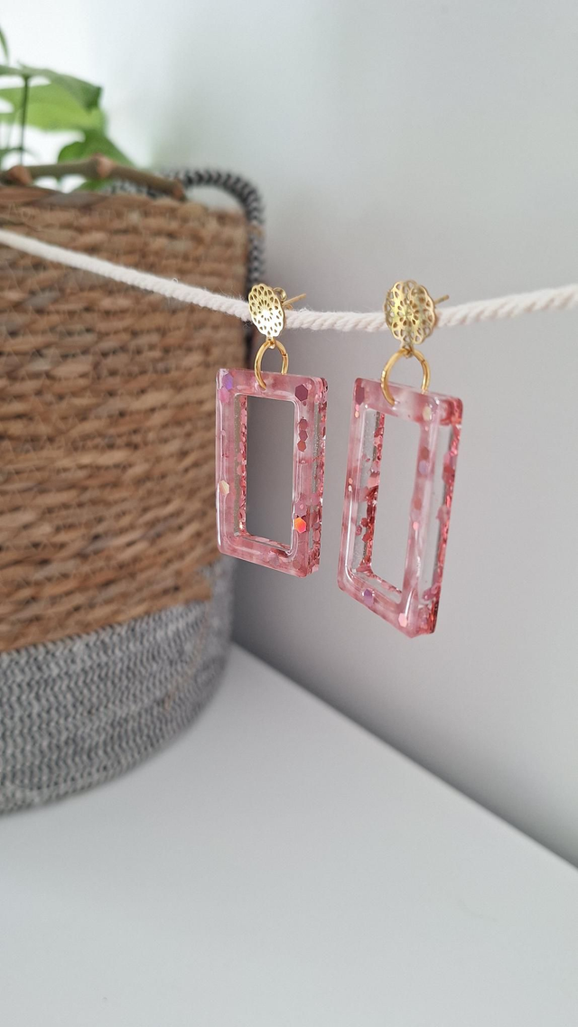 Boucles d&#039;oreilles paillettes roses holographiques 