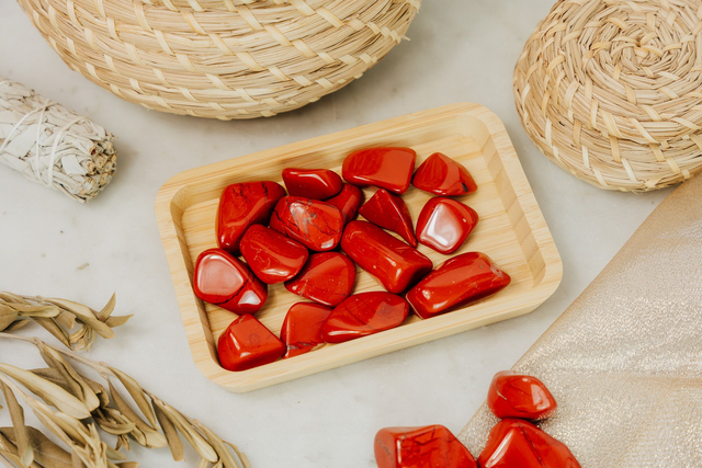 Pierre roulée Jaspe rouge - Convivialité, action et longévité