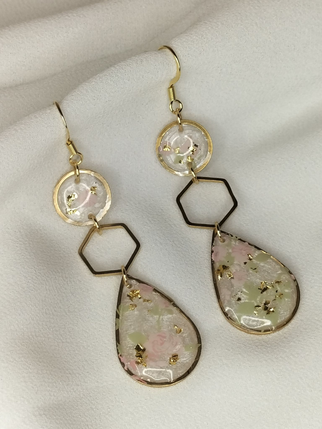 Boucles pendantes fines, tons nacrés