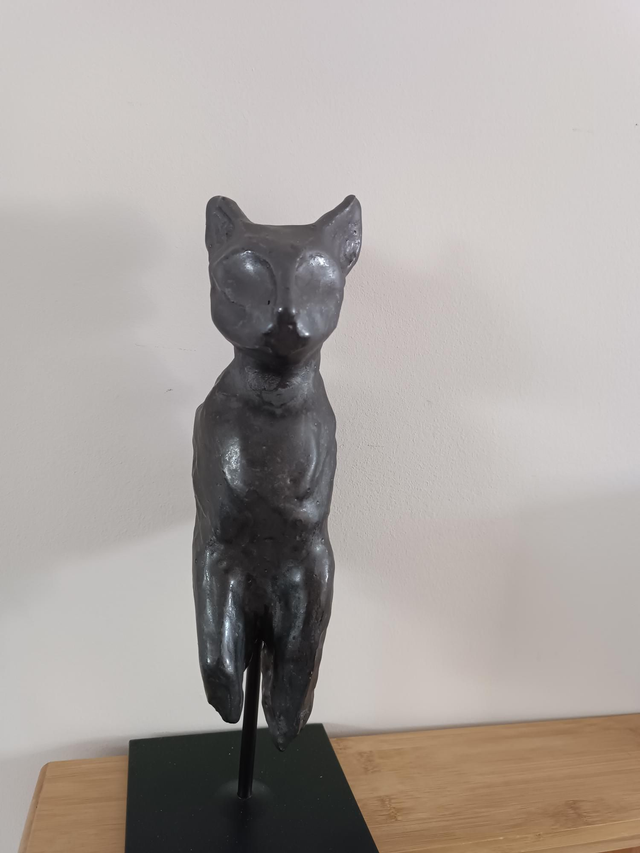 Chat sur socle 