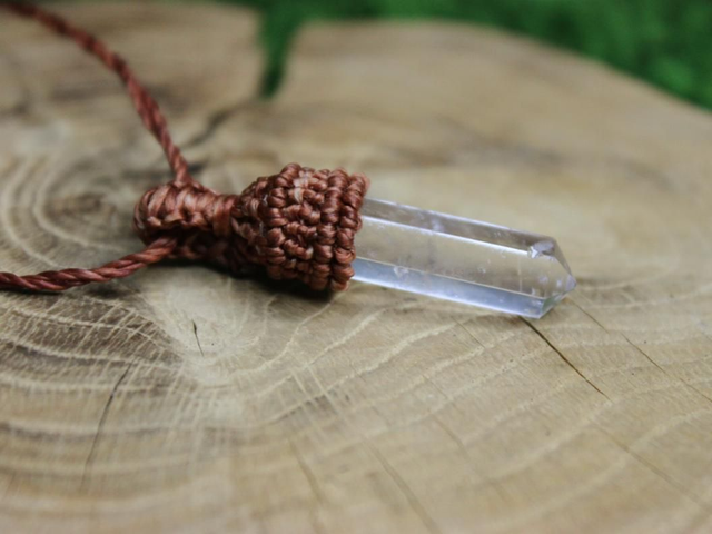 KM0043 • Bergkristall Spitze Makramee Kette