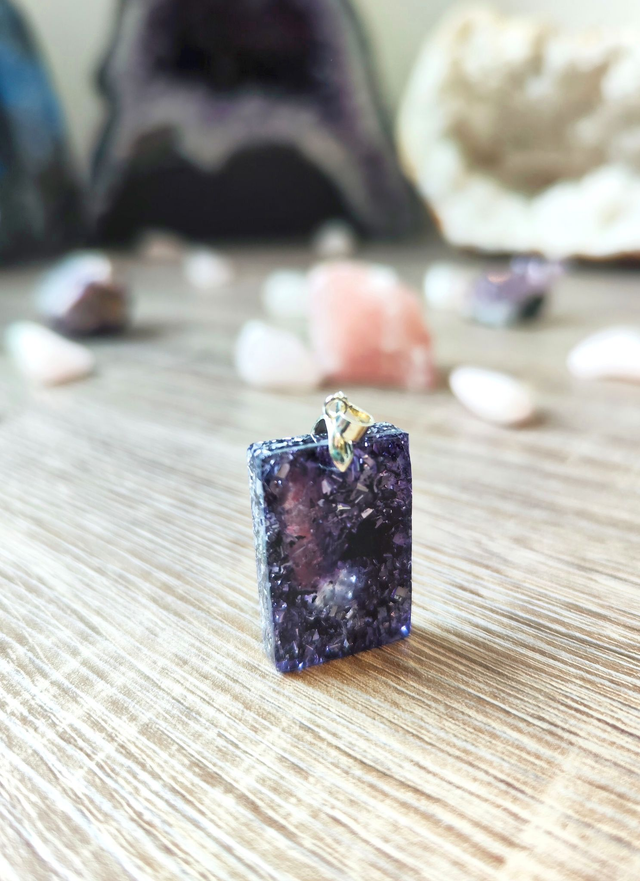 Pendentif violet