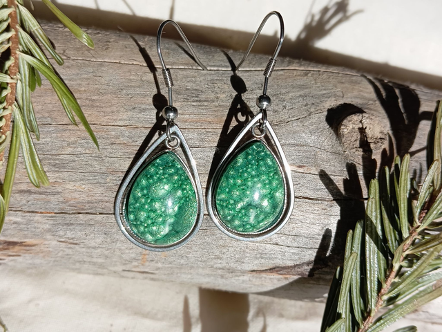 Boucles d’oreilles “Bulles vertes” – Résine &amp; acier inoxydable