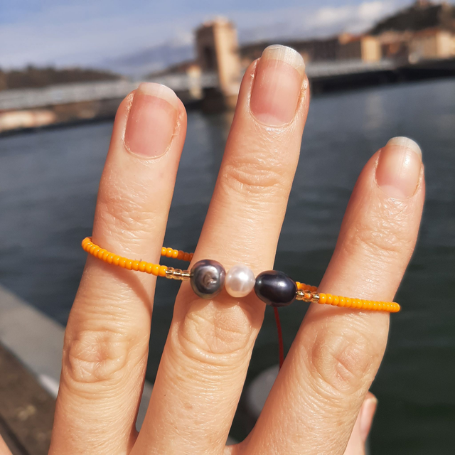 Bracelet Femme Orange Intense-Doré-Gri irisant en perles de culture, perles Miyuki, Toho sur nœud coulissant