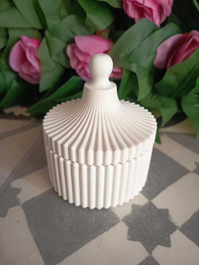 Pot et son couvercle 