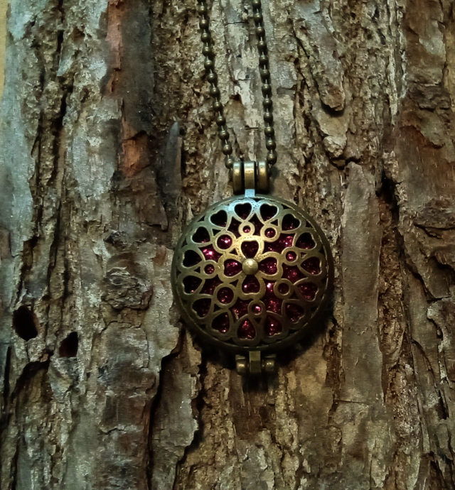 PENDENTIF CELTIQUE MOTIF ROSACE MEDAILLON D&#039;AROMATHERAPIE