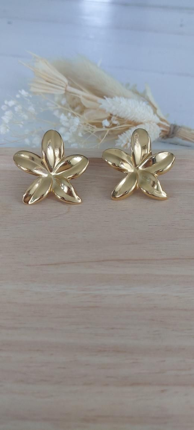 Boucles d&#039;oreilles clips fleurs tiaré