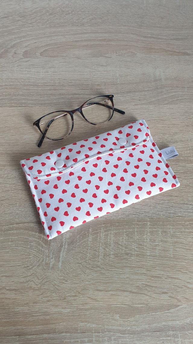 Étuis à lunettes ou téléphone petits coeurs rouge ❤