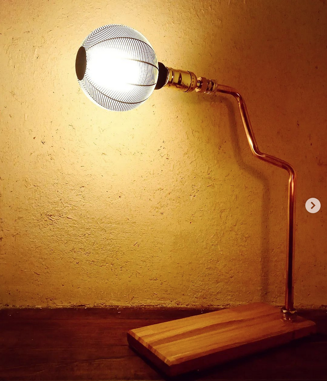 Lampe design Tube Cuivre & Hêtre