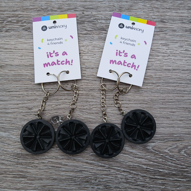 Schlüsselanhänger schwarz für vier Freunde