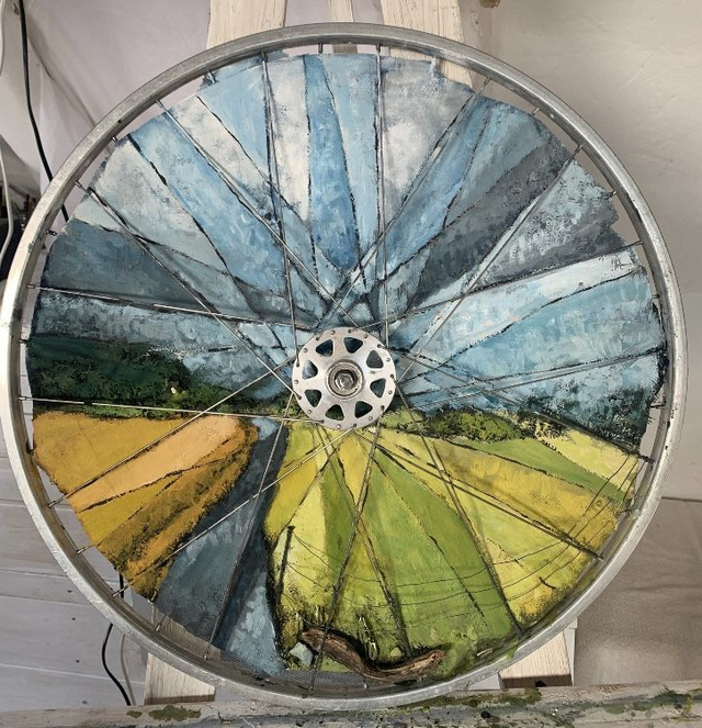 Eitempera-Gemälde „Landschaft für Radfahrer“  abstrakte Landschaft mit Eitempera und Naturmaterial auf Fahrradfelge 62cm