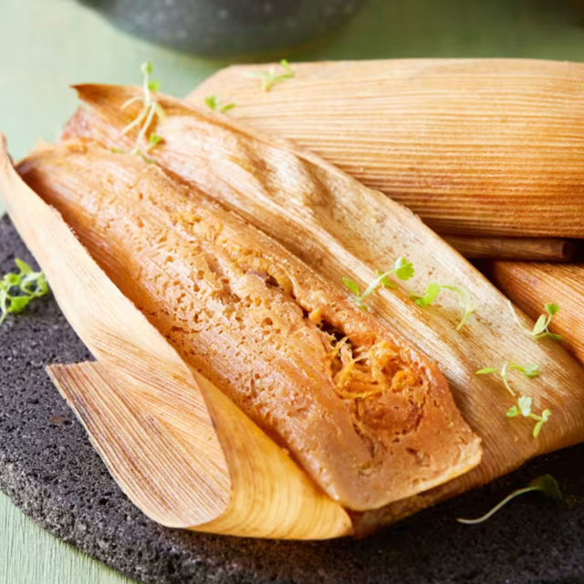 Lot de 4 tamales au poulet en sauce cacahuète et piment chipotle fumé