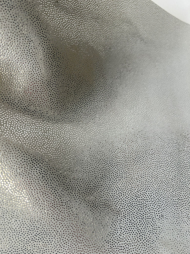 Chute de cuir gris pois argenté