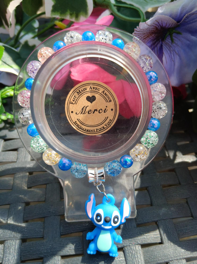 Bracelet Perles Pailletées et Pendentif Stitch 