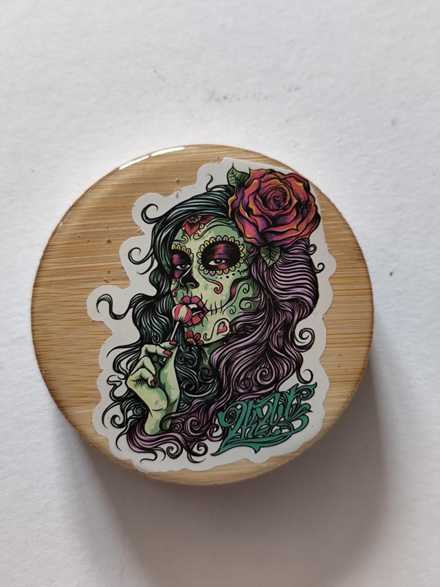 Décapsuleur magnétique frigo femme tête de mort mexicaine 