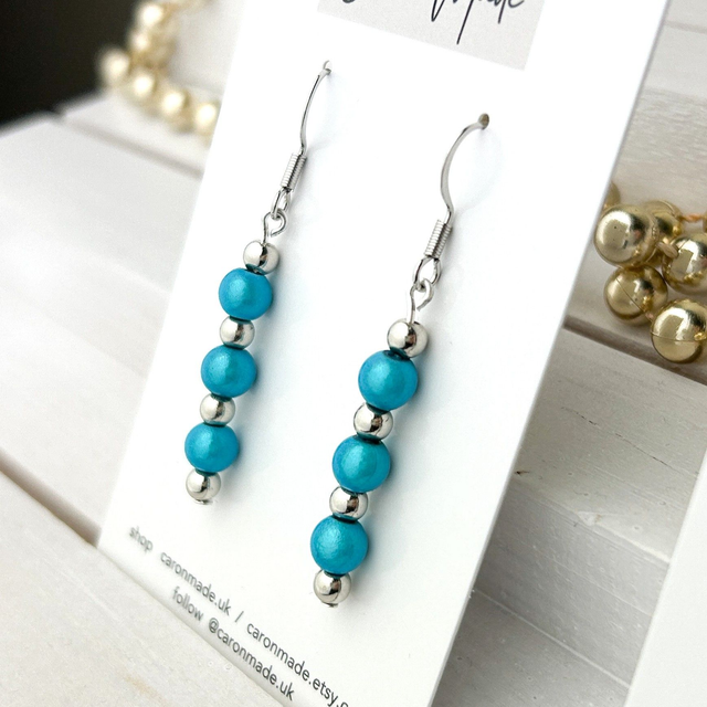 Light reflecting turquoise beaded earrings