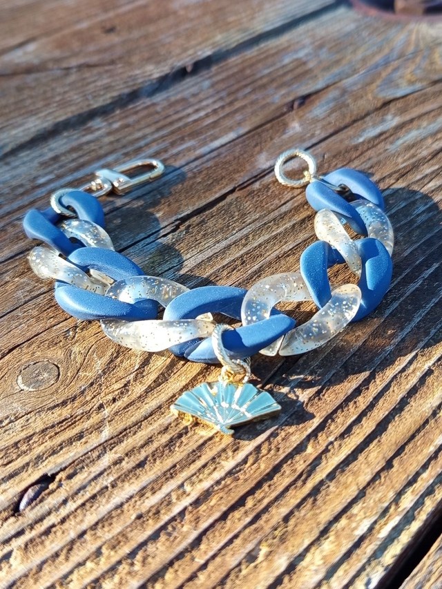 Bracelet gros maillons acrylique Svarna Pankh - Éventail doré