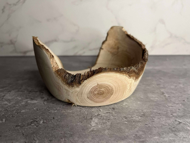 Petite coupelle rustique en bois de cade 