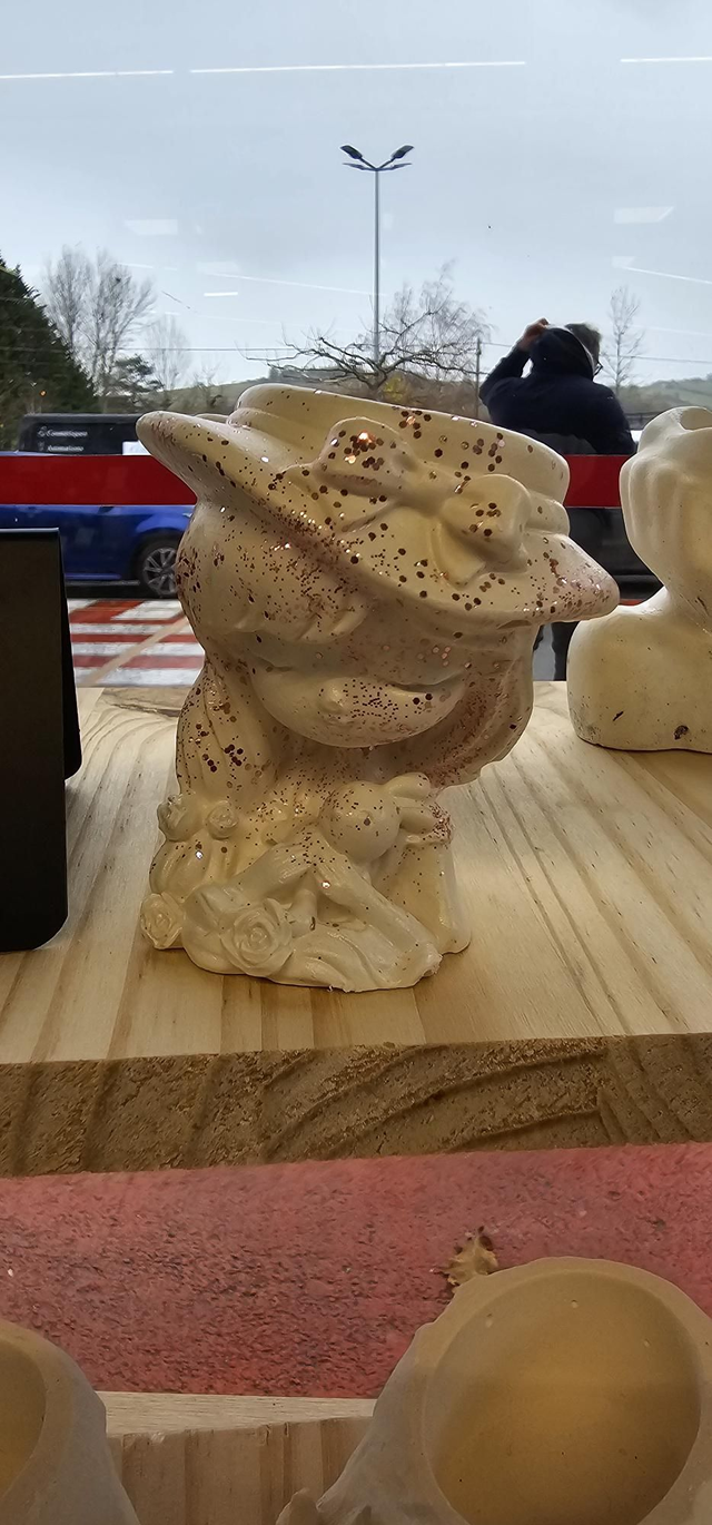 Jeune fille au chapeau