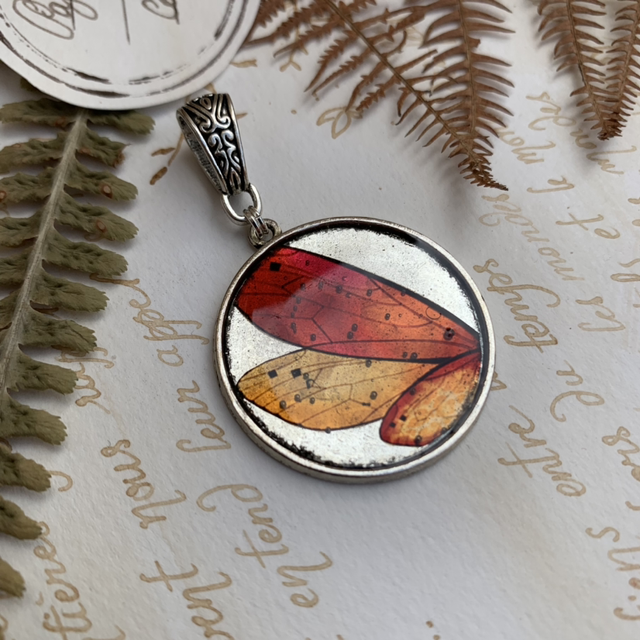 Pendentif fée-éthique médaillon 