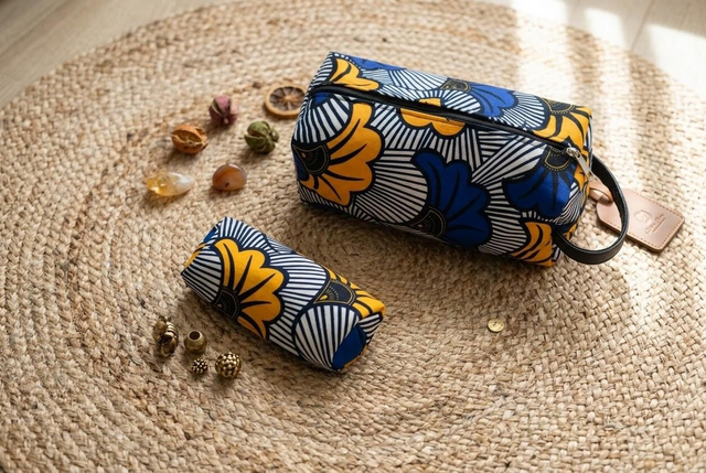 Trousse de Toilette &amp; Pochette Assortie en "WAX Bleu"
