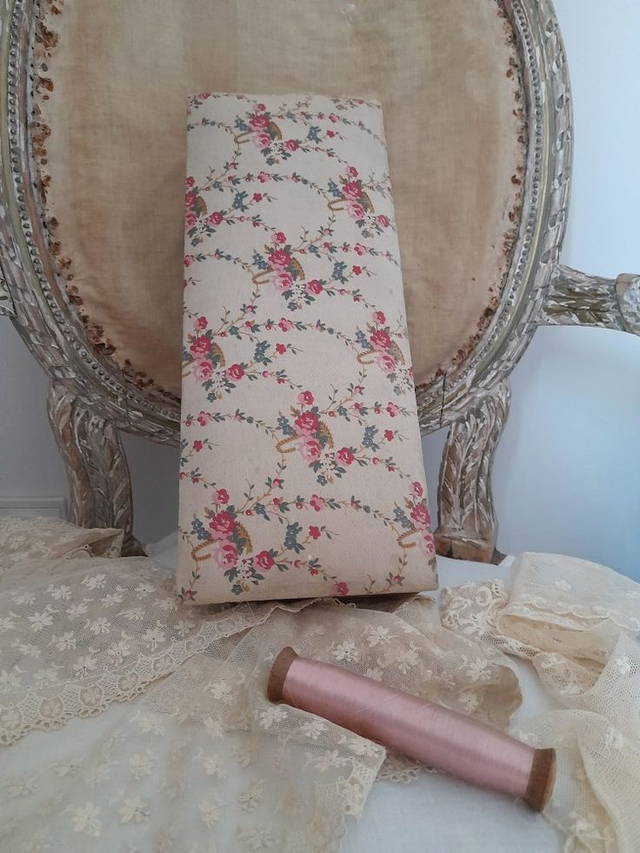 Boîte ancienne en tissu
