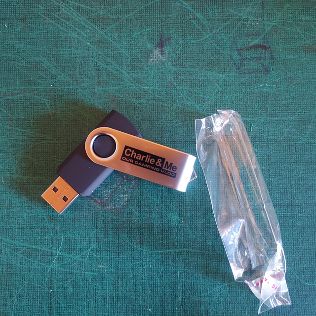 Charlie &amp; Me USB stick (3gb)