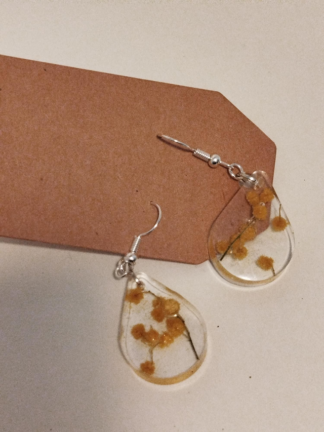 Boucle d'oreille goutte mimosa 