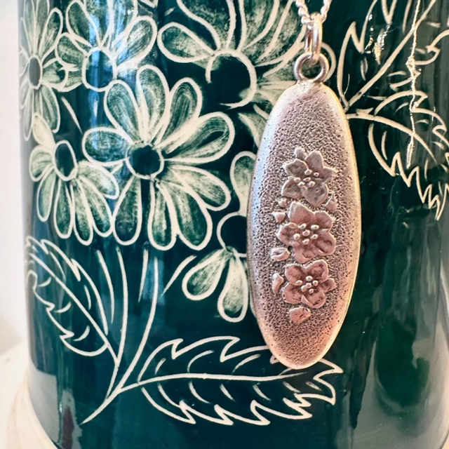 Noodle &amp; Meow - Trio Hellebore