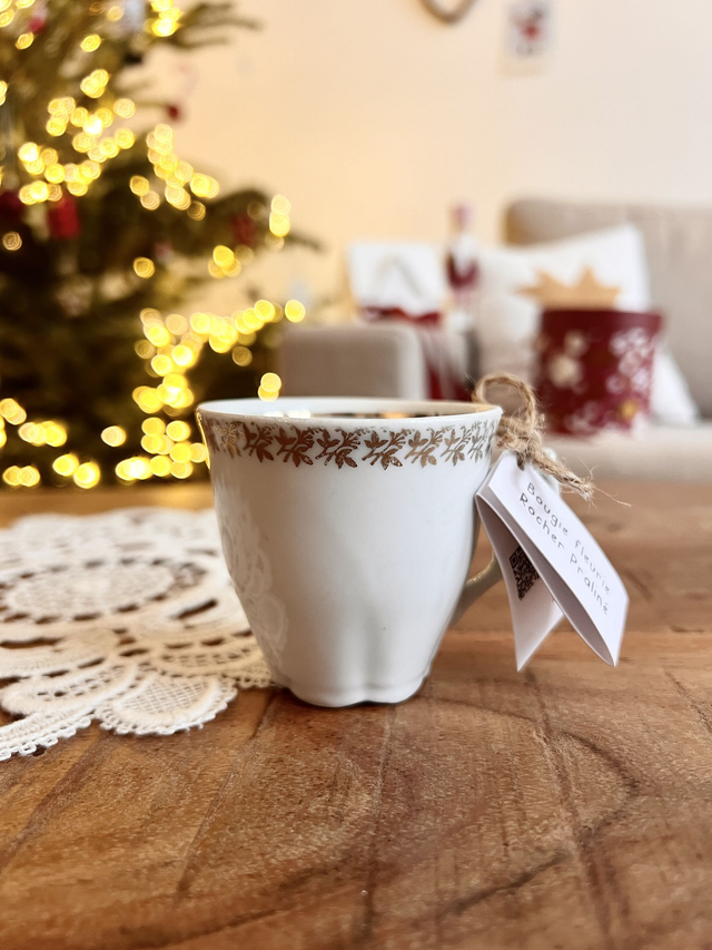 đ Bougie Rocher pralinĂ© - tasse Ă cafĂ© "frise dorĂ©e"