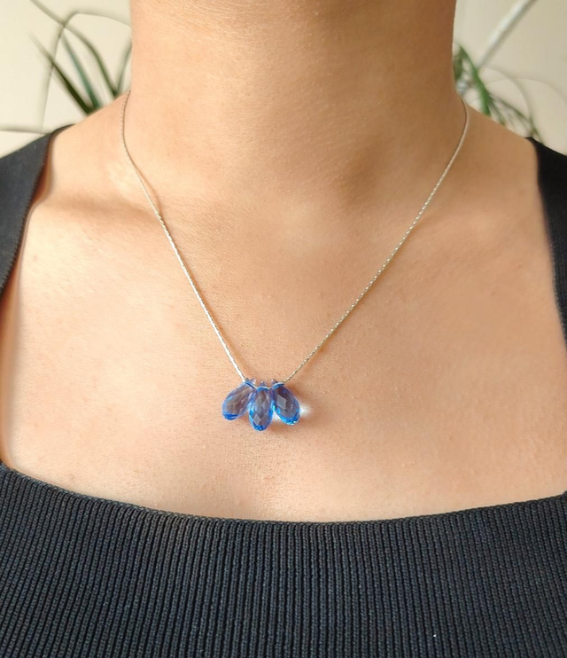 Collier cristal bleu clair