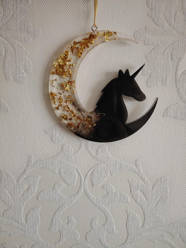 Suspension lune black gold