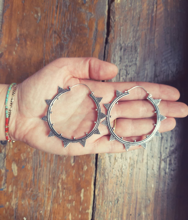 GRANDES CRÉOLES SOLEIL- boucles d&#039;oreilles argentées pointillisme